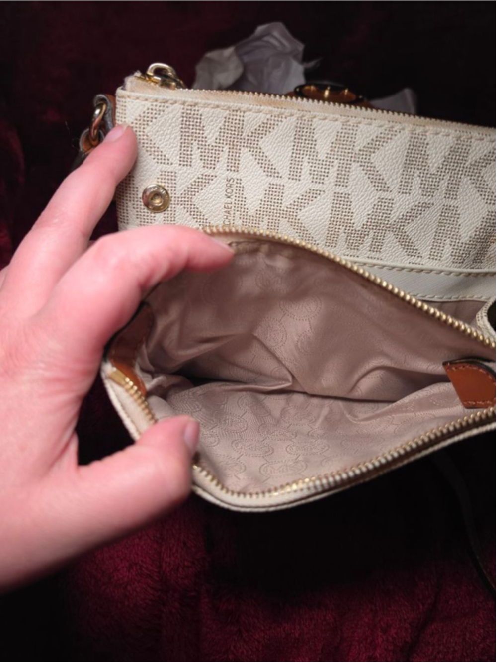 Michael Kors White Fulton Magnetic Messenger Crossbody Bag - Picture 6 of 8